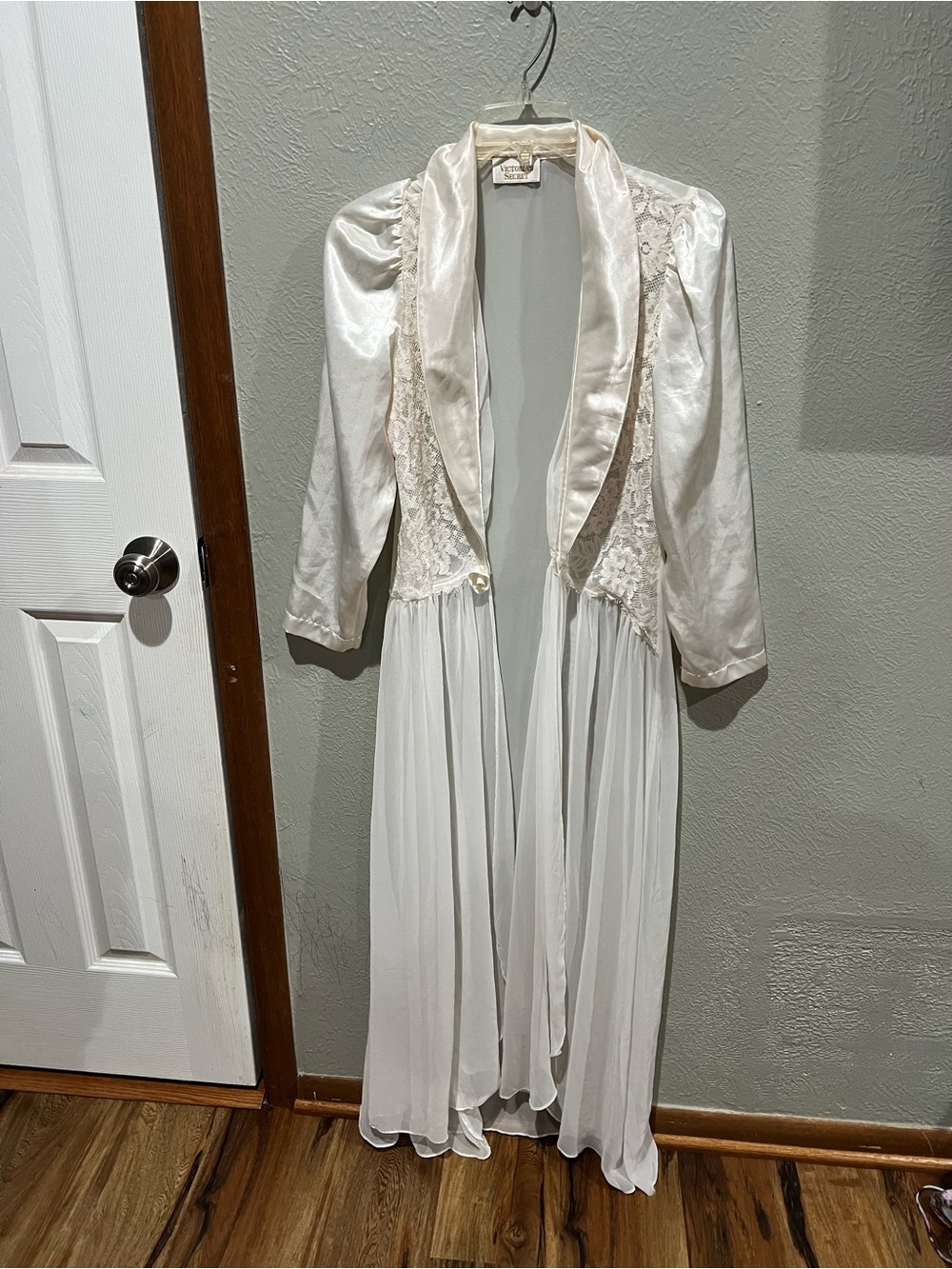 Ivory Satin & Chiffon Long Open Robe with Lace Trim Vintage Victoria Secret - Picture 2 of 8